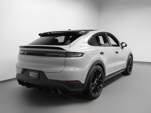 Certified 2025 Porsche Cayenne Turbo GT AWD/4WD image 12