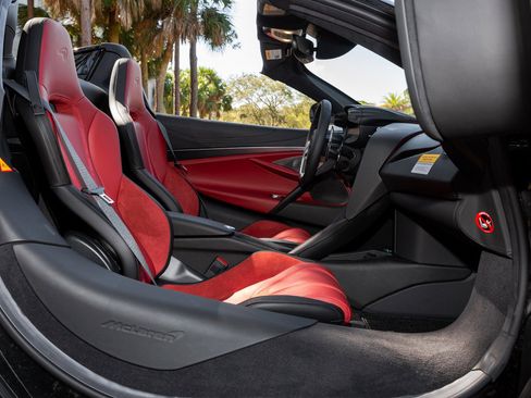 Used 2024 McLaren 750S Spider image 42