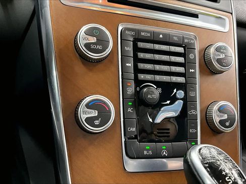 Used 2017 Volvo XC60 T5 Inscription image 32