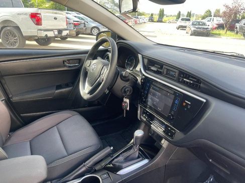 Used 2017 Toyota Corolla LE FWD image 6