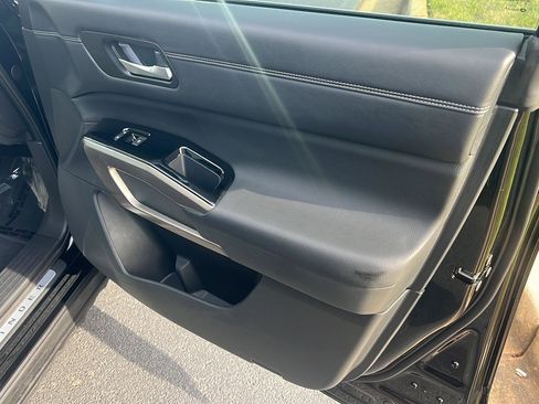 Used 2023 Nissan Pathfinder Platinum AWD/4WD image 15