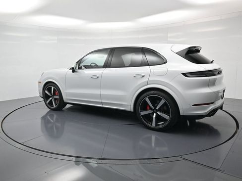 Used 2025 Porsche Cayenne Turbo AWD/4WD image 3