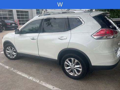 Used 2016 Nissan Rogue SV FWD image 2