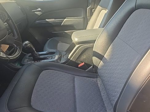 Used 2019 Chevrolet Colorado Z71 image 12