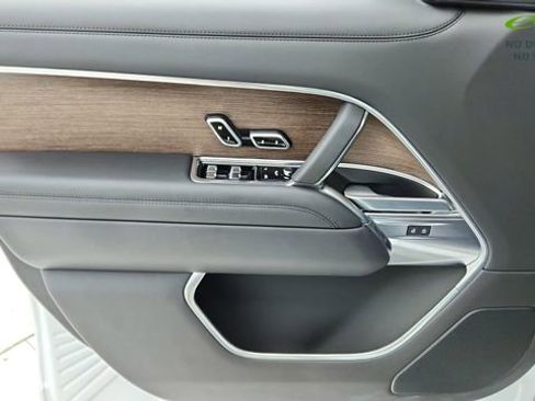 Used 2025 Land Rover Range Rover SE AWD/4WD image 33