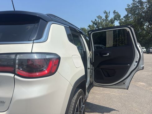 Used 2018 Jeep Compass Limited w/ Navigation Group AWD/4WD image 20