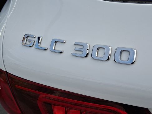 Used 2021 Mercedes-Benz GLC 300 4MATIC SUV image 30