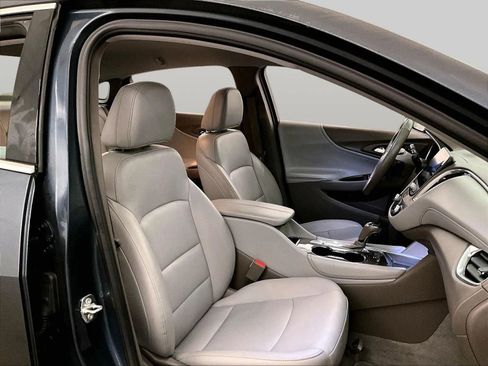 Used 2019 Chevrolet Malibu LT w/ Leather Package image 7