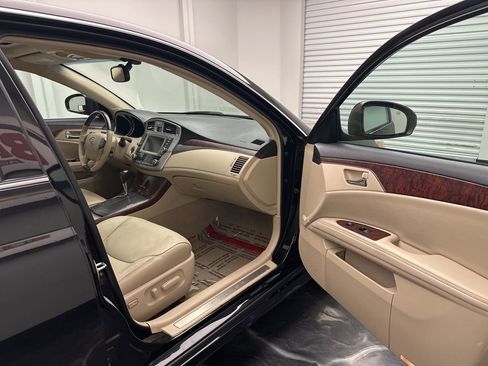 Used 2011 Toyota Avalon Limited image 8