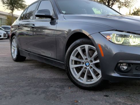 Used 2018 BMW 320i Sedan w/ Premium Package image 3