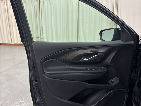 Used 2024 GMC Terrain SLT w/ Elevation Edition image 17