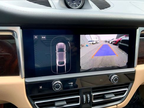 Used 2022 Porsche Macan S image 31