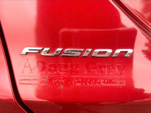 Used 2015 Ford Fusion SE image 10