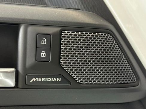 Certified 2024 Land Rover Defender 110 X-Dynamic SE image 31