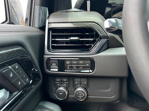 New 2026 GMC Yukon XL AT4 AWD/4WD image 20