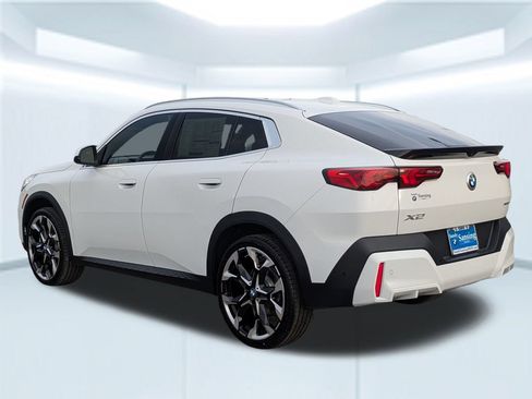 New 2026 BMW X2 xDrive28i AWD/4WD image 3