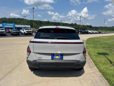 Used 2025 Hyundai Kona SEL FWD image 7