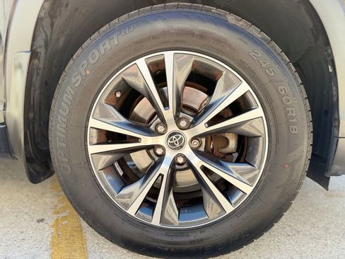 Used 2016 Toyota Highlander XLE image 12