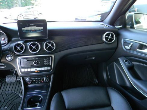 Used 2019 Mercedes-Benz GLA 250 4MATIC image 18