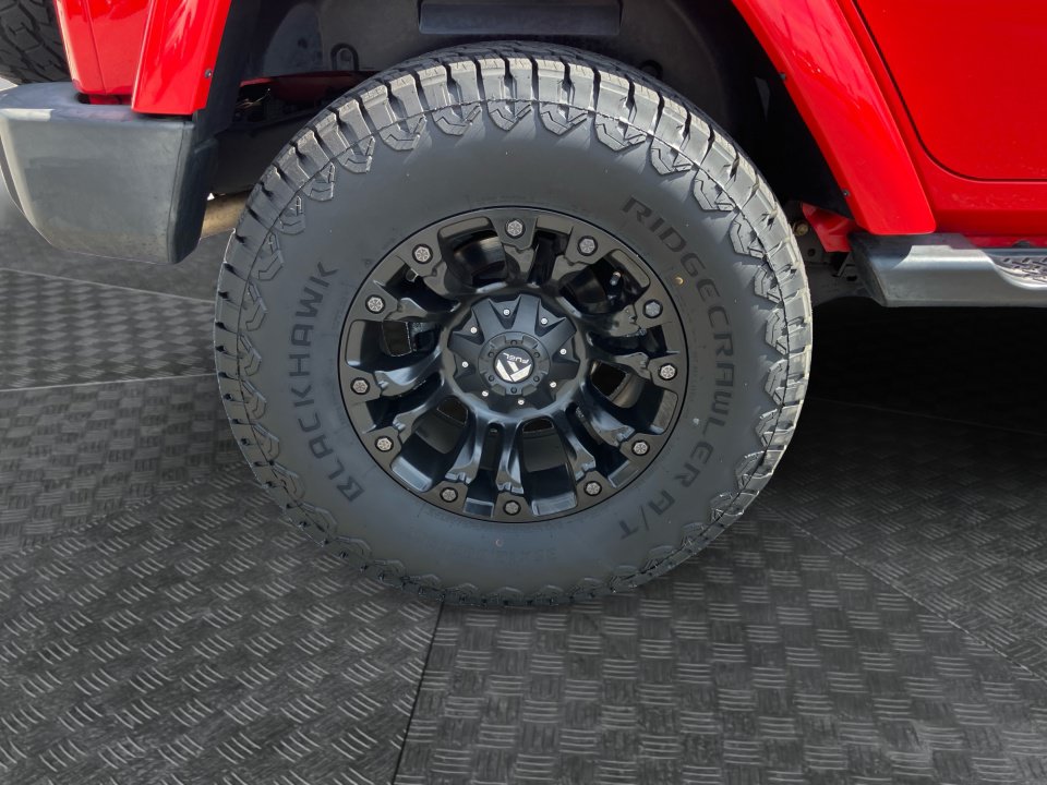 Used 2016 Jeep Wrangler Unlimited Sahara w/ Connectivity Group AWD/4WD image 27