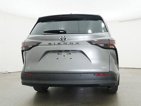 New 2026 Toyota Sienna XLE FWD image 2