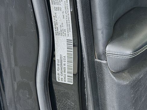 Used 2022 Jeep Grand Cherokee Laredo w/ Luxury Tech Group I AWD/4WD image 12