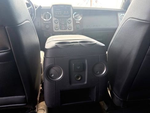 Used 2016 Ford F250 Lariat w/ Lariat Ultimate Package AWD/4WD image 32