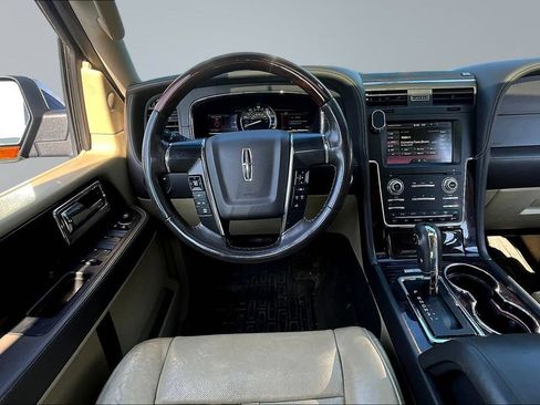 Used 2015 Lincoln Navigator 4WD w/ Equipment Group 101A Reserve image 8