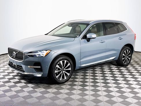 Used 2023 Volvo XC60 B5 Plus FWD image 4