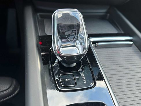 New 2026 Volvo XC60 B5 Ultra w/ Climate Package image 32