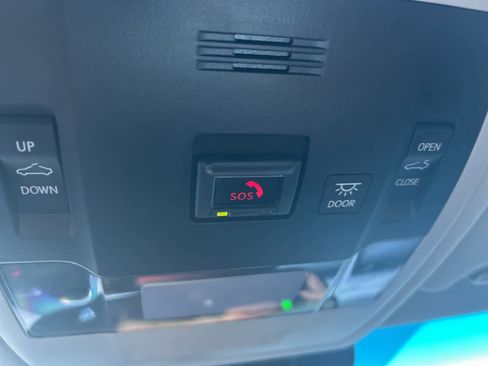 Used 2025 Lexus ES 300h w/ Premium Package image 42