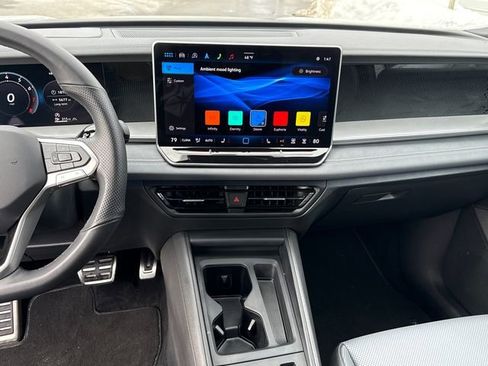 Certified 2025 Volkswagen Tiguan SE R-Line image 21