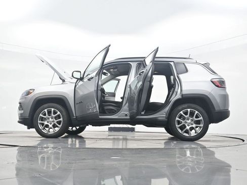 Used 2022 Jeep Compass Latitude image 37