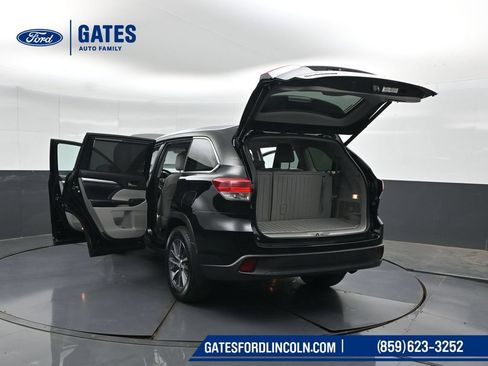 Used 2019 Toyota Highlander XLE AWD/4WD image 61