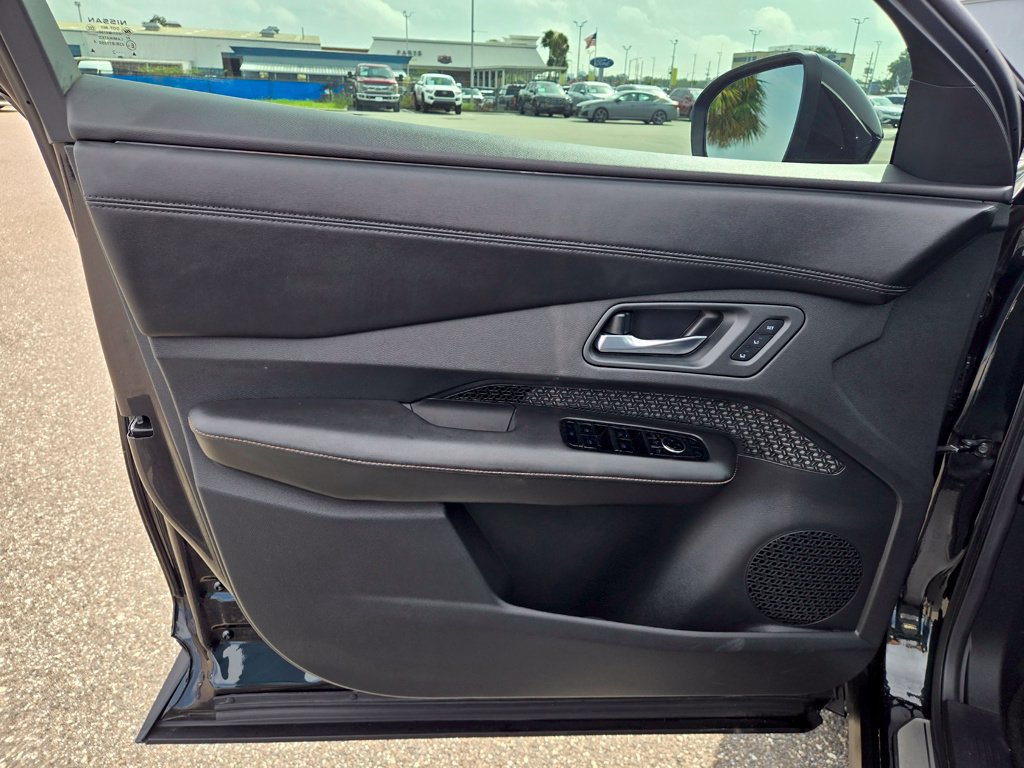 Used 2023 Nissan Ariya FWD image 26