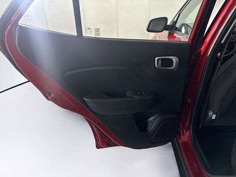 Used 2025 Hyundai Venue SEL image 26