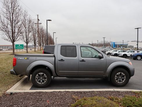Used 2018 Nissan Frontier PRO-4X image 9