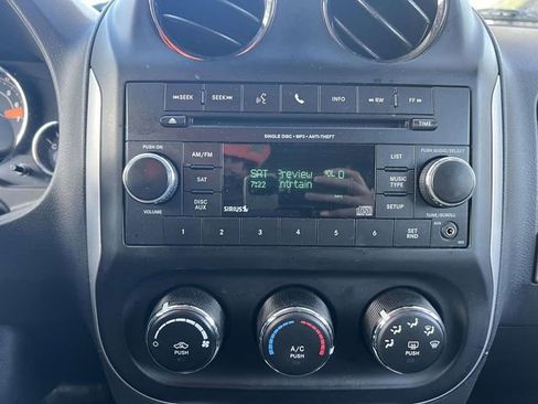 Used 2017 Jeep Compass Latitude image 26