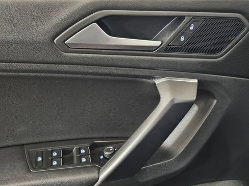 Used 2021 Volkswagen Tiguan S image 27