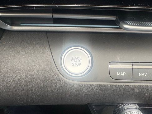 Used 2024 Hyundai Elantra SEL w/ Convenience Package image 22