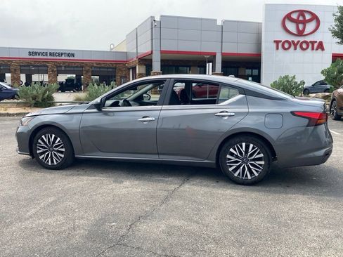 Used 2025 Nissan Altima 2.5 SV FWD image 6