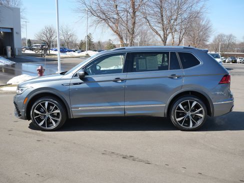 Used 2023 Volkswagen Tiguan SEL R-Line image 4