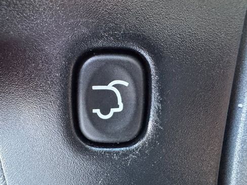 Used 2017 Jeep Cherokee Latitude w/ Comfort/Convenience Group image 10