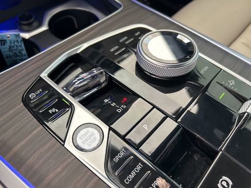 Used 2024 BMW X7 xDrive40i w/ Executive Package image 8