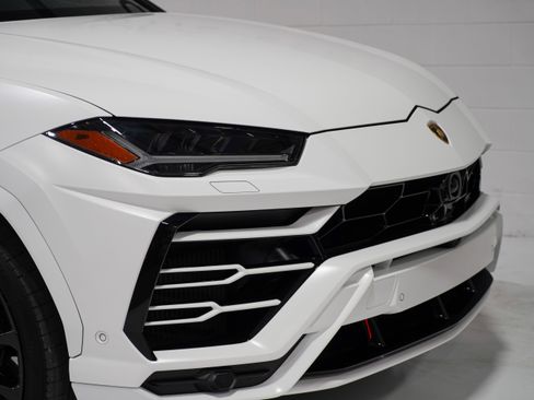 Used 2021 Lamborghini Urus AWD/4WD image 26