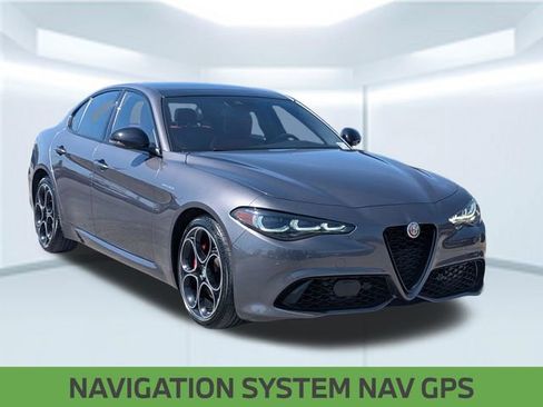 Used 2024 Alfa Romeo Giulia Veloce AWD/4WD image 8