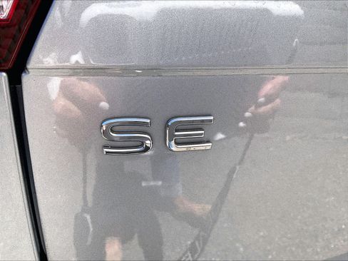 Certified 2023 Volkswagen Tiguan SE w/ Panoramic Sunroof Package FWD image 7