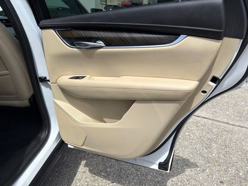 Used 2019 Cadillac XT5 FWD image 20
