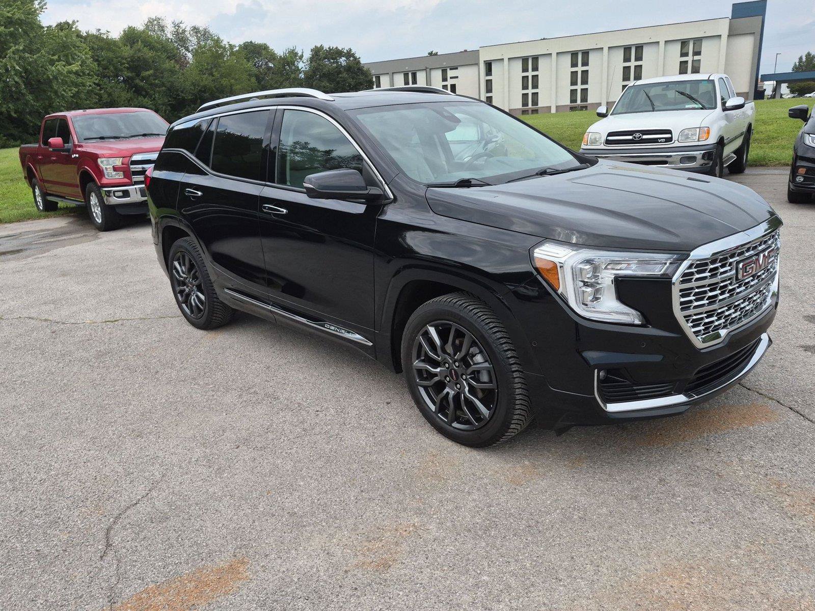 Used 2023 GMC Terrain Denali w/ Black Diamond Edition AWD/4WD image 7