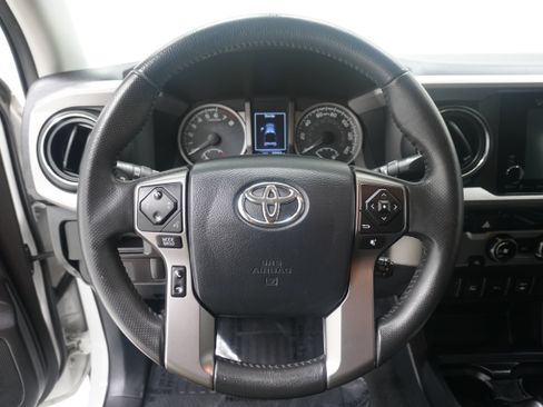 Used 2017 Toyota Tacoma SR5 w/ Tow Package RWD image 15
